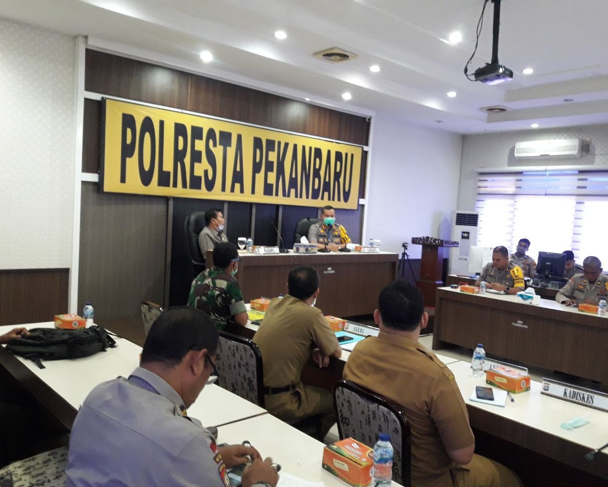 Dandim 0301/Pekanbaru Hadiri Rakor Dalam Rangka Gerakan Preventif Secara Masif dan Serentak Untuk Meminimalisir Tingkat Penyebaran Wabah Covid-19