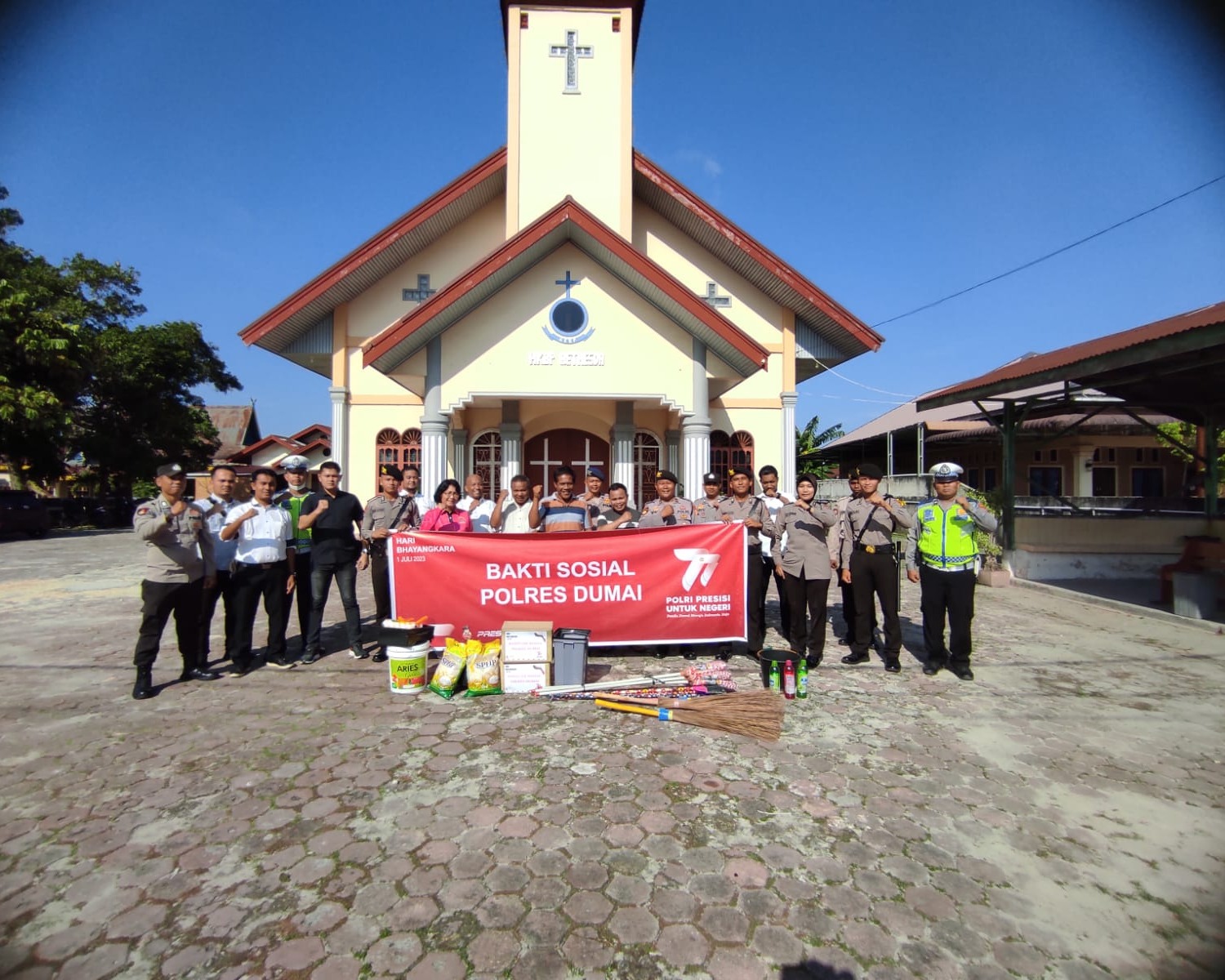 Memperingati Hari Bhayangkara Ke-77, Polres Dumai Laksanakan Bhakti Sosial Religi dan Bantuan Sosial