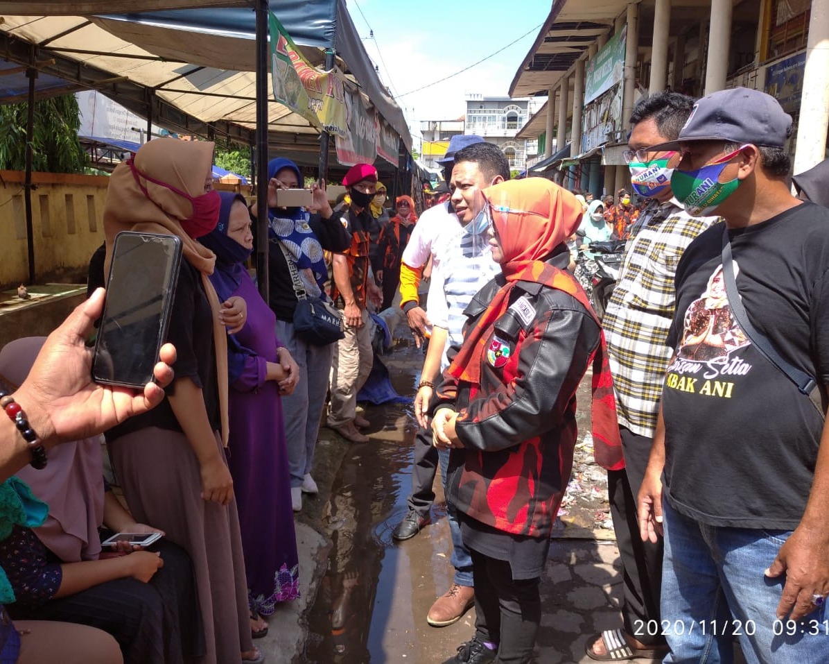 NUrani Baksos Bareng Pemuda Pancasila dan Rajekwesi di Pasar Weleri