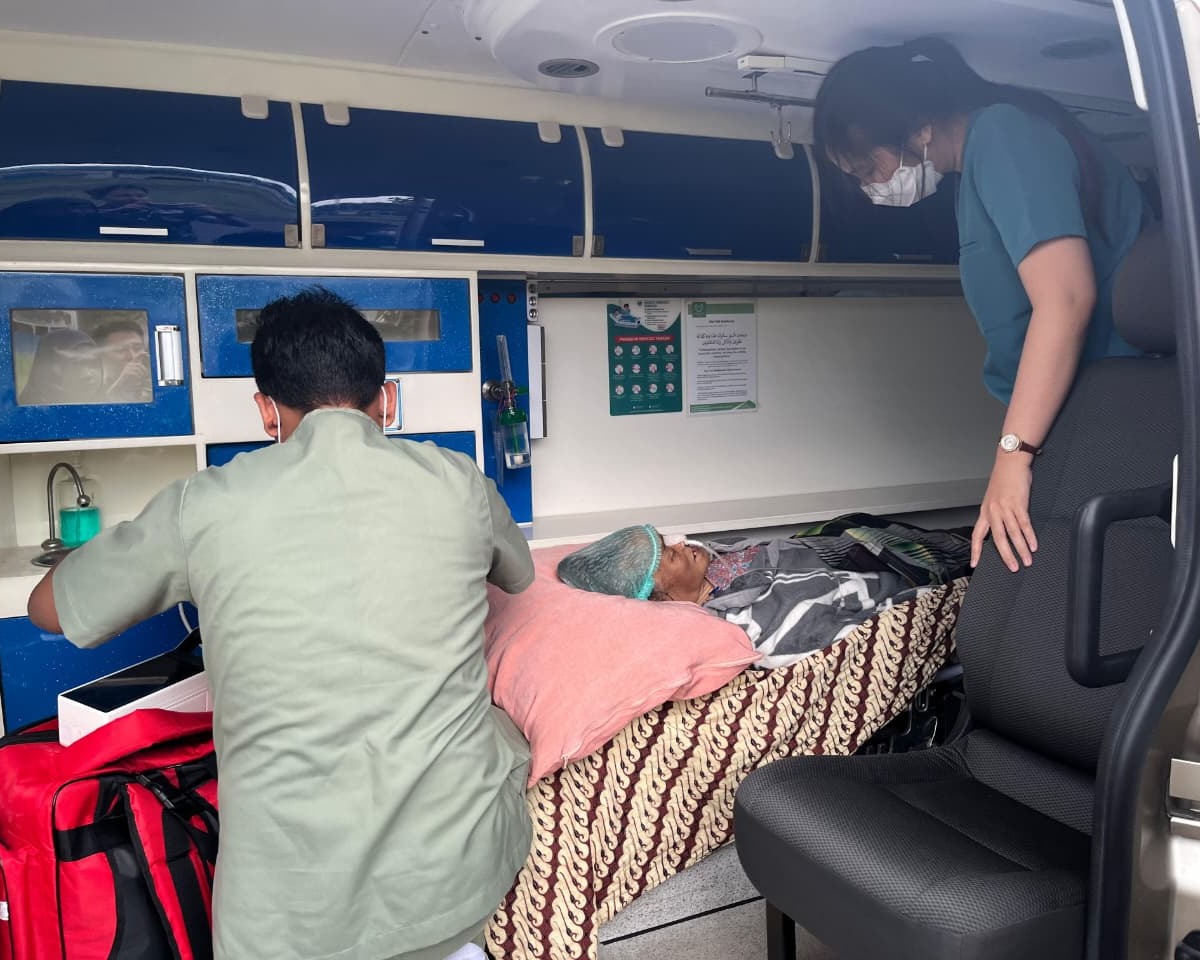 Satgasud Lanud Soewondo Evakuasi Lansia Melalui Jalur Udara di Tengah Pemulihan Pascabencana