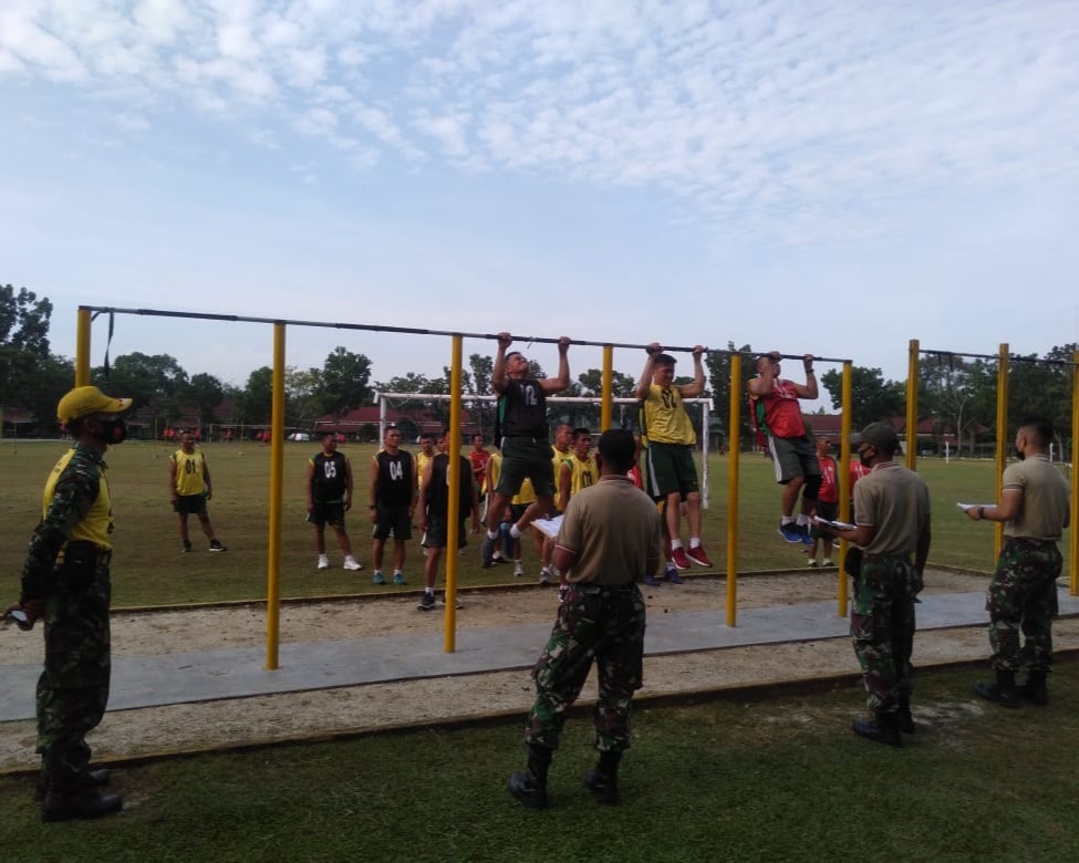 Personil Kodim 0301/PBR Laksanakan Tes Kesegaran Jasmani Periodik Semester I TA 2021 di Lapangan Asmara Pancasila