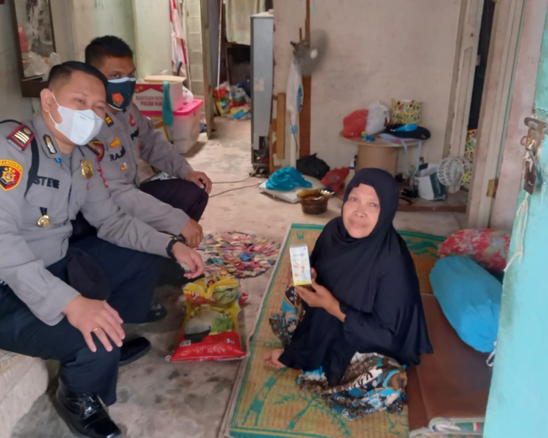 Peringati Hari Sumpah Pemuda Ke-93 Tahun 2021, Polsek Limapuluh Bersama PT Asia Mega Pasifik Peduli Kaum Disabilitas dan Warga Terdampak Banjir