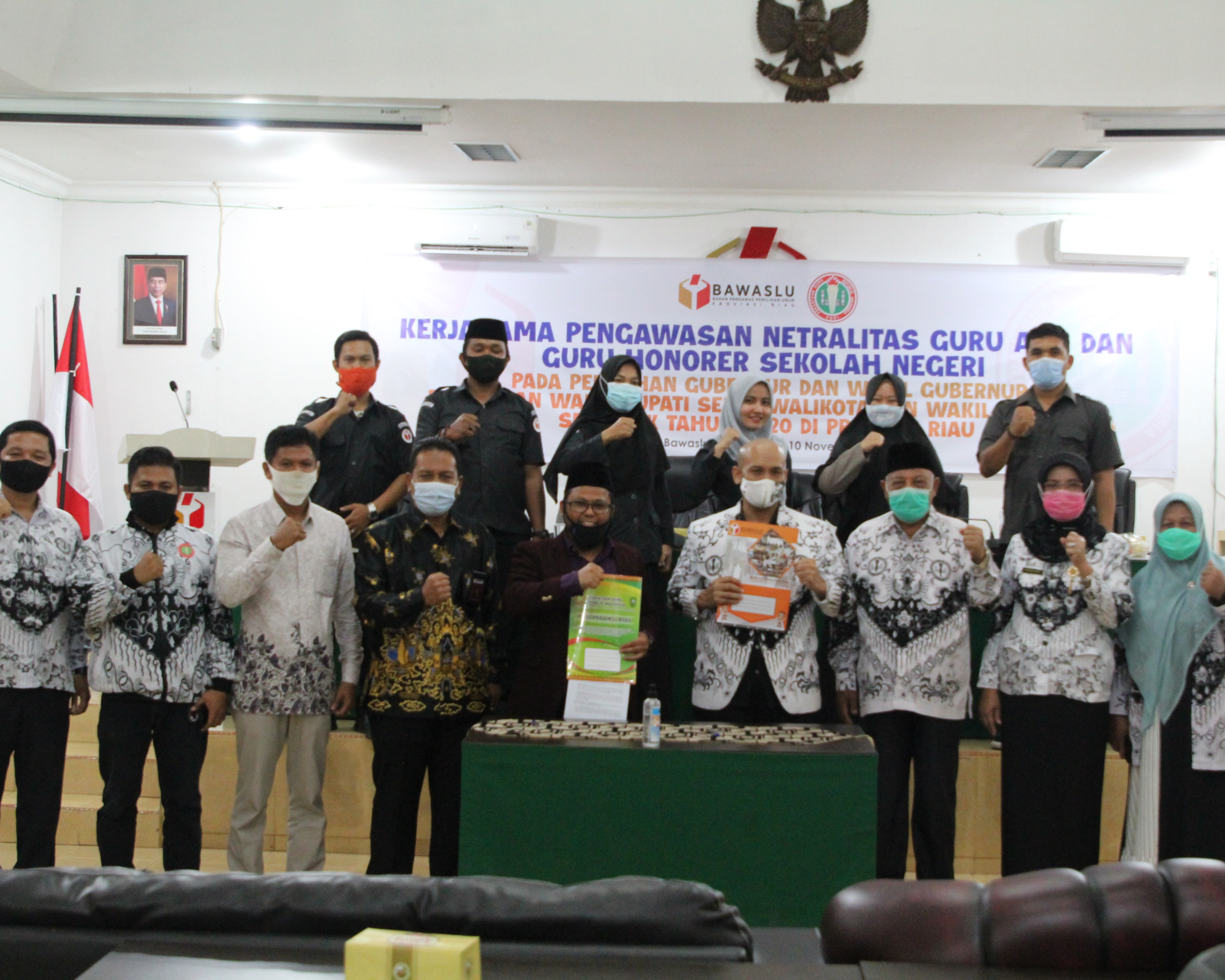 Cegah Pelanggaran Dalam Pilkada, Bawaslu Riau Bersama PGRI Tandatangani MoU