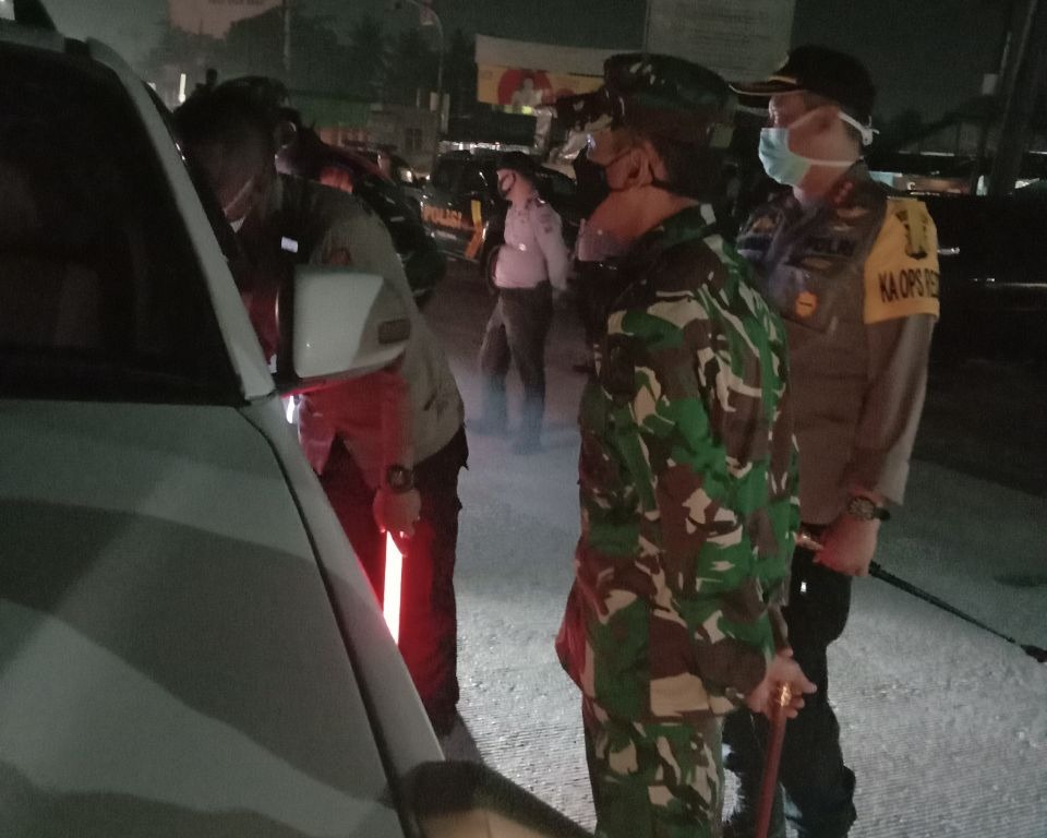 Malam Hari Raya Idul Fitri 1441 H, Kodim 0301/PBR Bersama Polresta dan Forkopimda Laksanakan Patroli Gabungan Dalam Rangka Penerapan PSBB