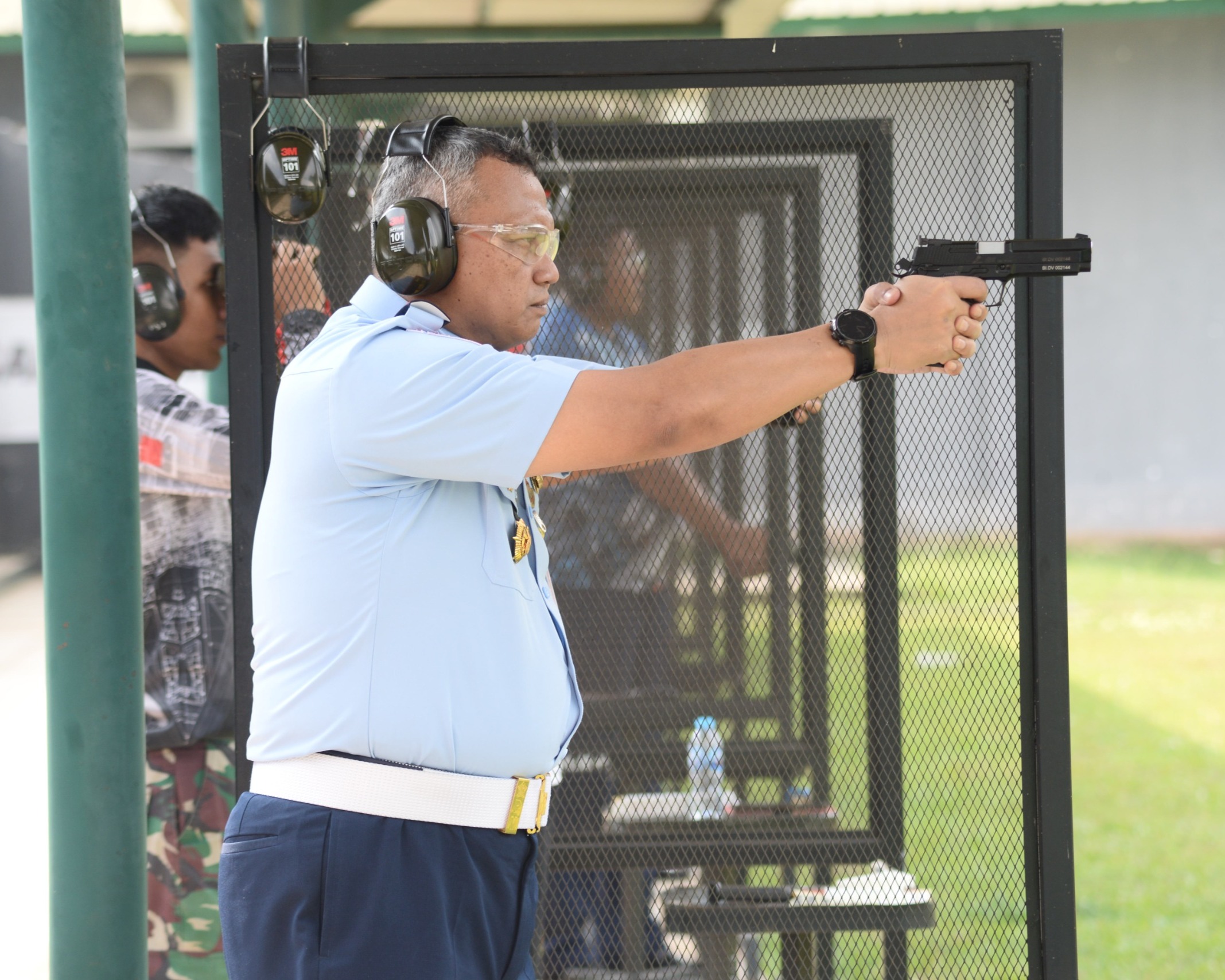 Perhatikan Nabitepi, Irkoopsud I Gunakan Pistol Bidik Titik Hitam