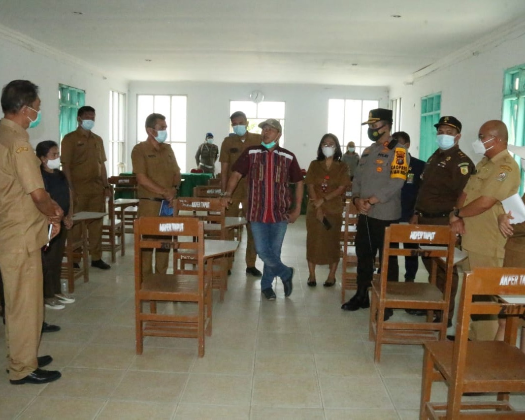 Bupati Taput Tinjau Gedung Akper di Kawasan Kompleks Rumah Sakit Untuk  Isolasi Terpusat Penanganan Covid-19 dan PPKM