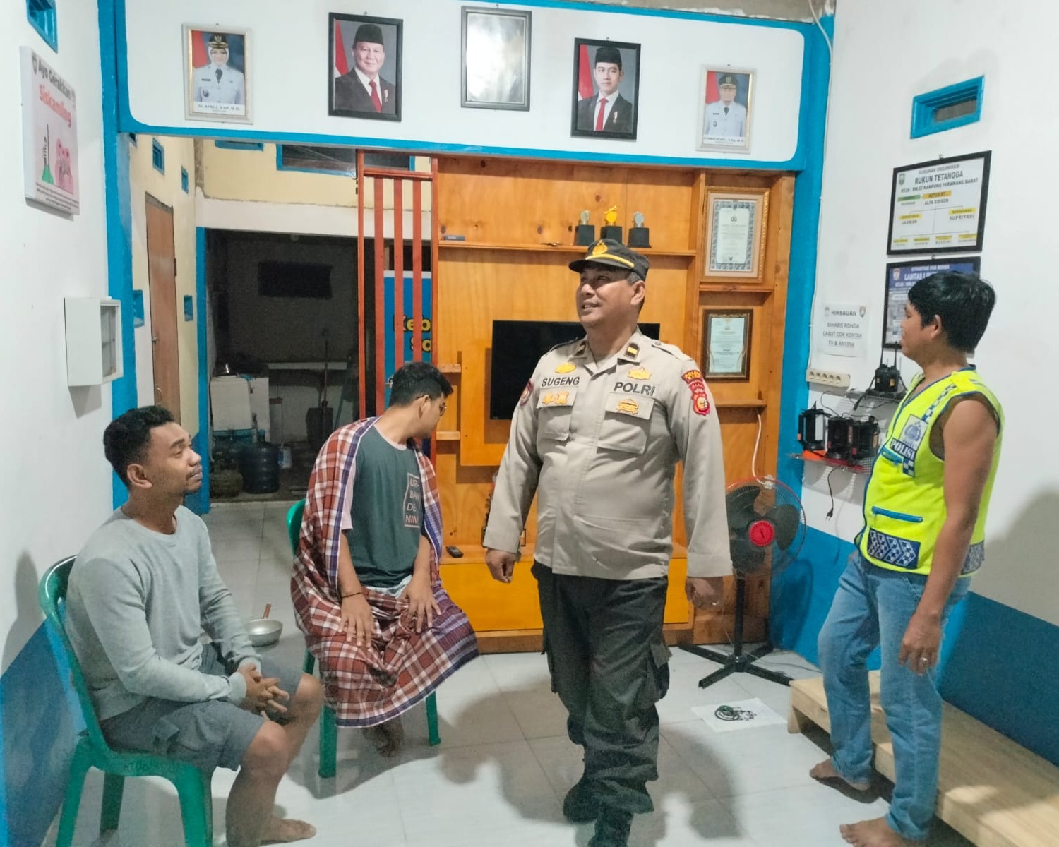 Cegah Gangguan Kamtibmas, Tengah Malam Polsek Tualang Intensifkan Pengecekan Pos Kamling