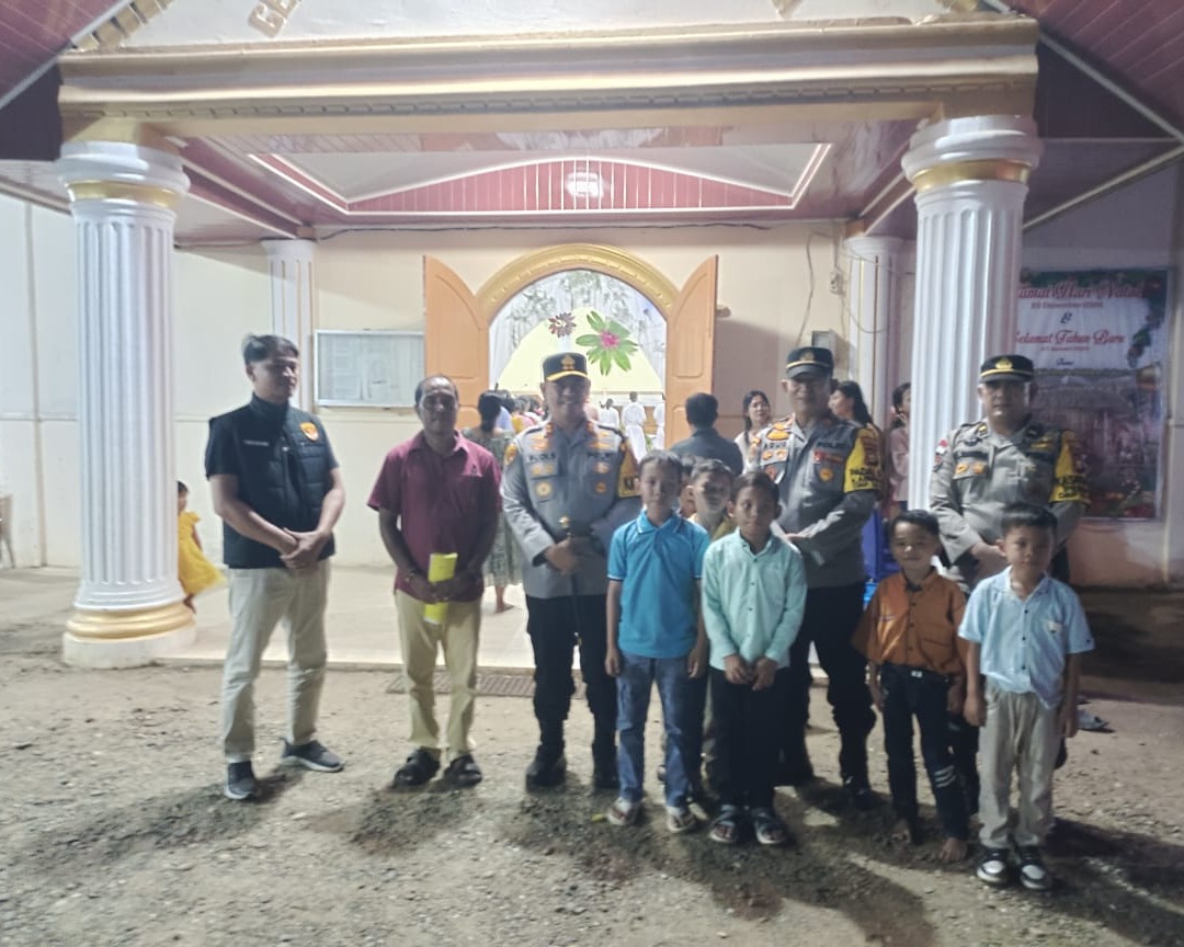 Kapolres Rohul AKBP Budi Setiyono Monitoring Pengamanan Malam Hari Natal 2024 di Kecamatan Kabun