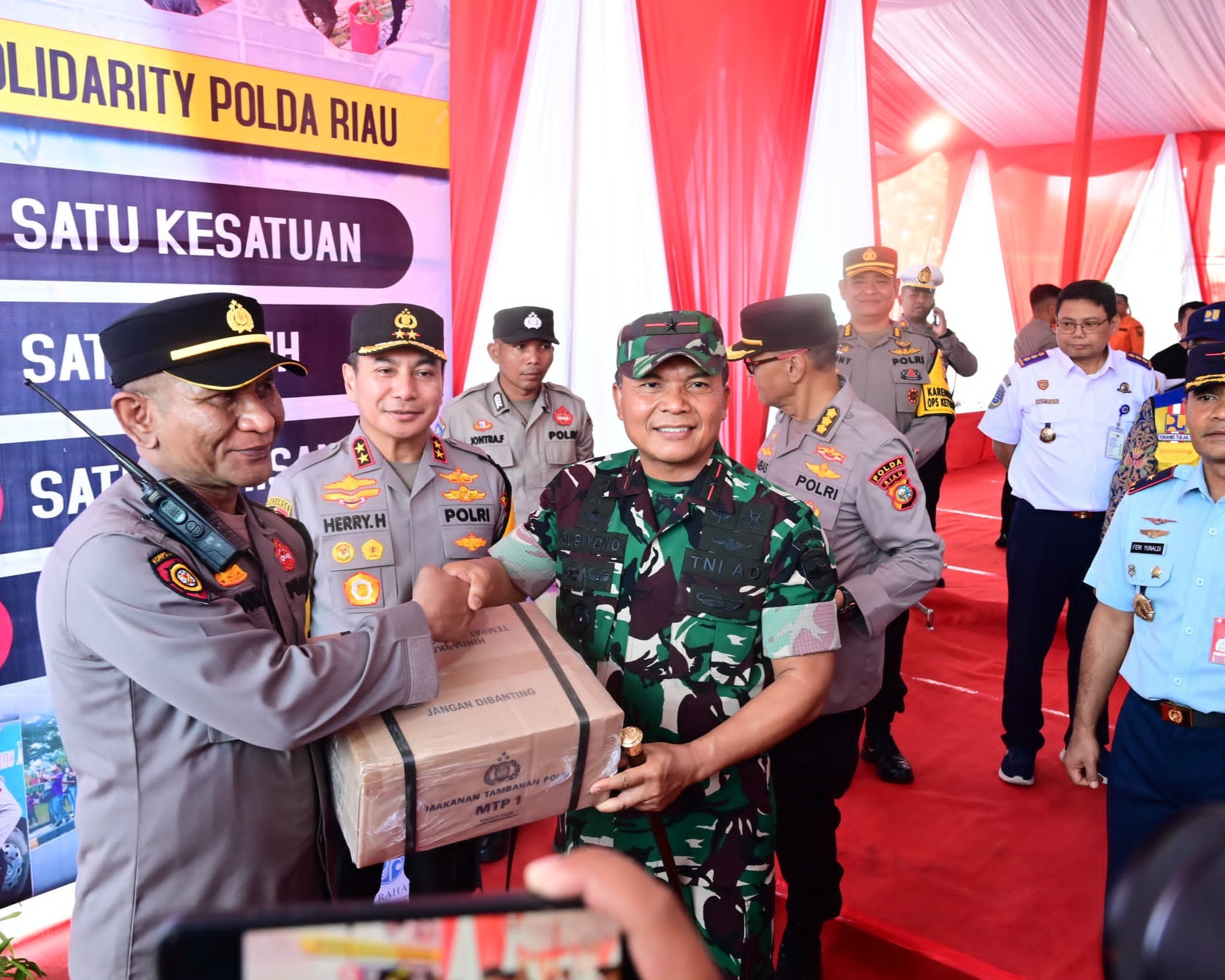 Kapolda Riau Bersama Danrem 031/WB Bersinergi Tinjau Pos Pam Hari Raya Idul Fitri 1446 H