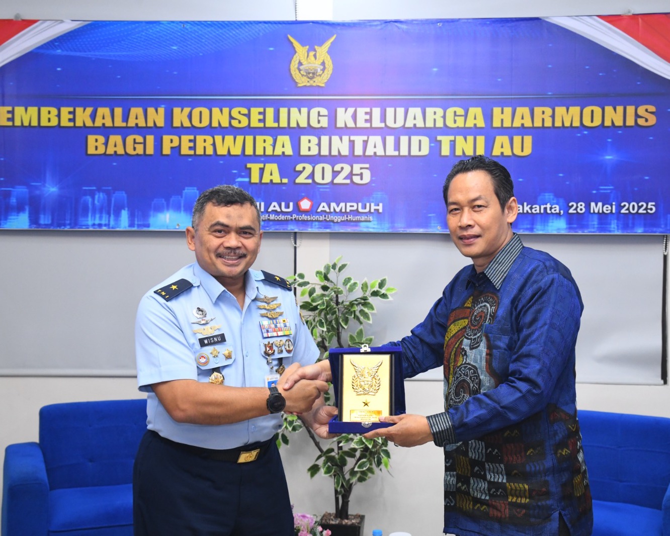 Kadisbintalidau: Keluarga Harmonis, Prajurit AMPUH