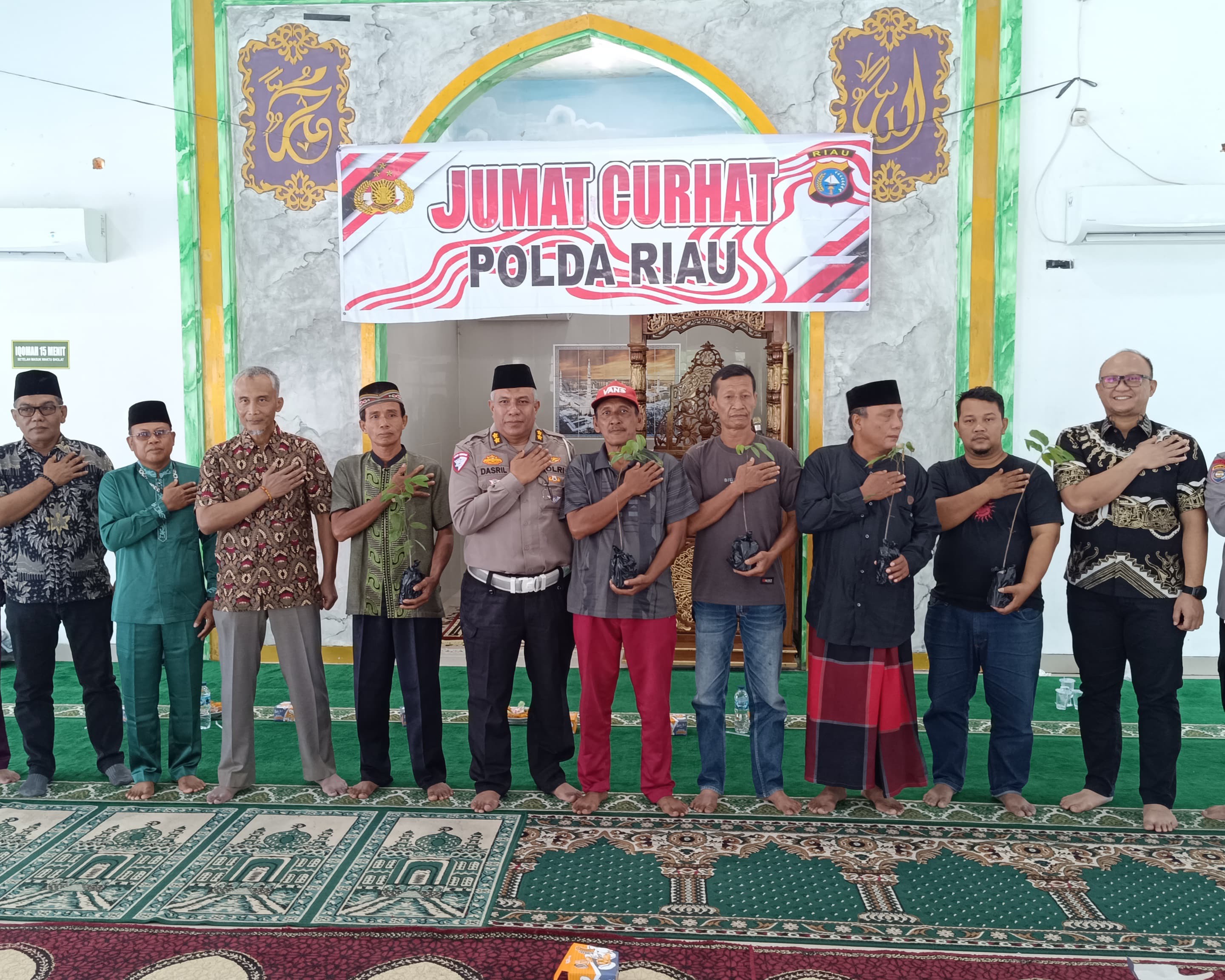 Polda Riau Gelar Jumat Curhat Di Tenayan Raya, Sekaligus Sosialisasikan Operasi Patuh Lancang Kuning 2025