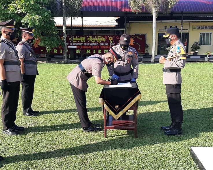 Kapolres Kampar Pimpin Upacara Sertijab Waka Polres, Kabag Ops dan Kapolsek Kampar