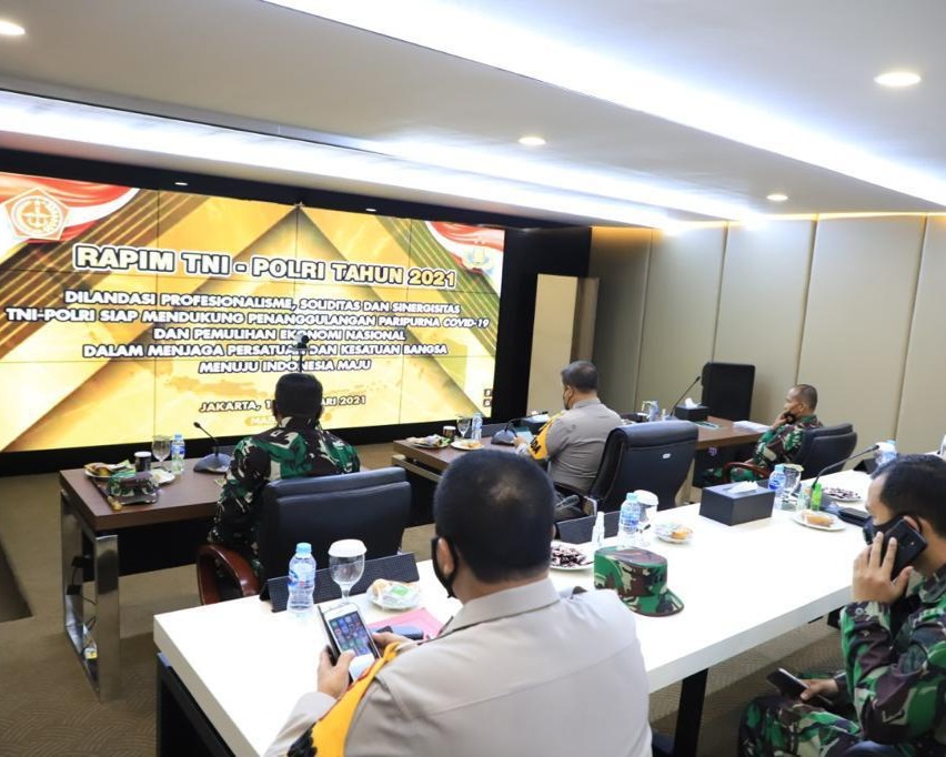 Kapolda Riau Bersama Danrem 031/WB Serta Danlanud RSN Mengikuti Rapim TNI - Polri Tahun 2021 Secara Virtual