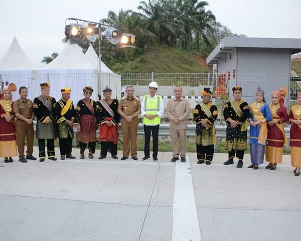 Didampingi Pj Bupati Kampar Presiden RI Ir Joko Widodo Resmikan Jalan Tol Bangkinang - Pekanbaru