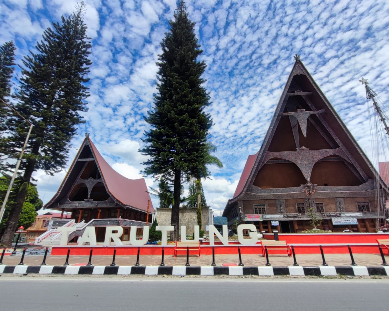 Wajah Baru Kota Tarutung, Bupati Tapanuli Utara Nikson Nababan Resmikan Taman Kota