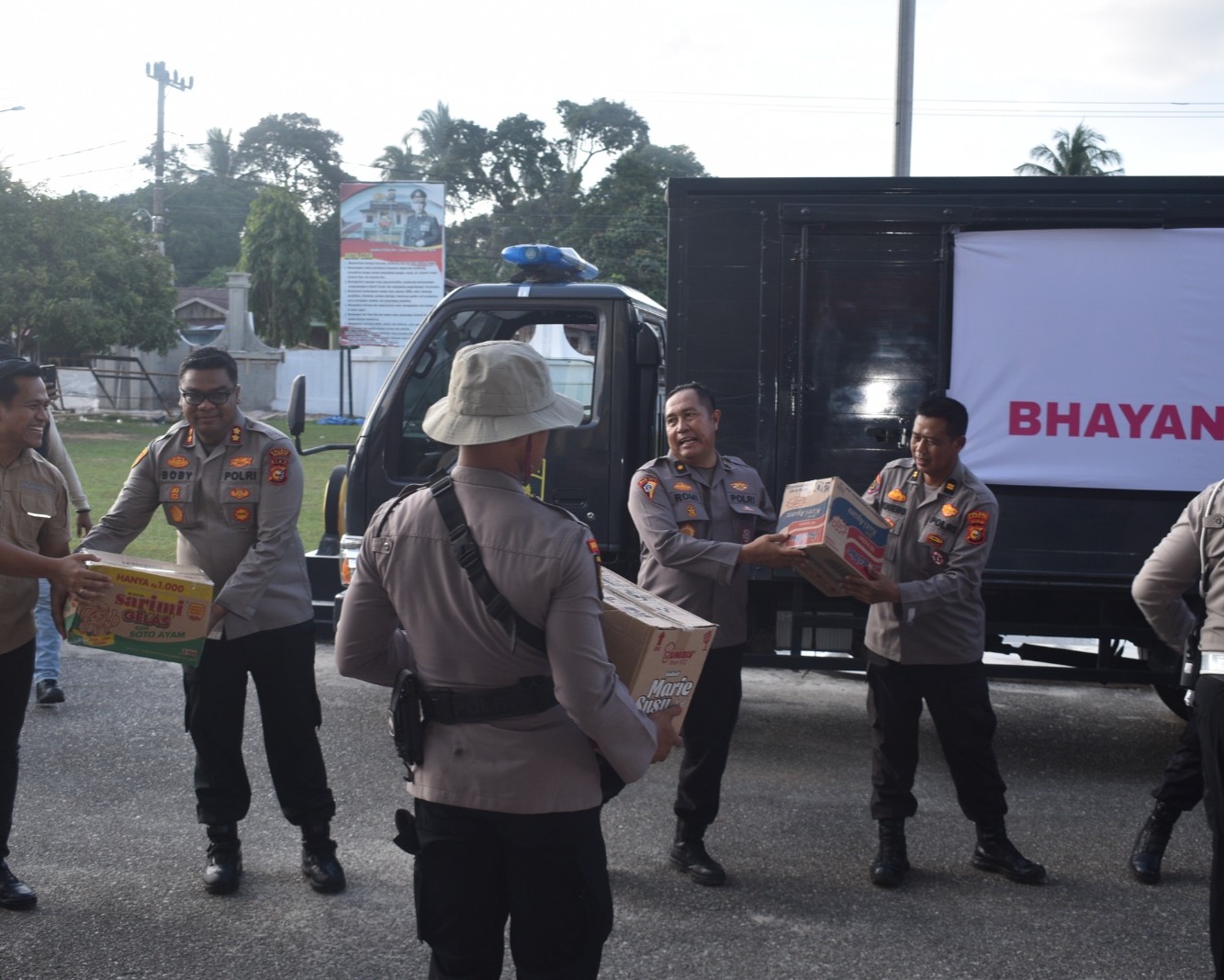 AKBP Boby Pimpin Aksi Kemanusiaan, Polres Kampar Siapkan Bantuan untuk Korban Banjir Bandang Sumbar, Gerak Cepat