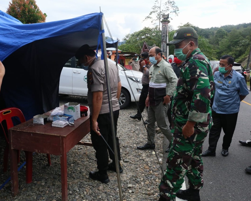 Bupati Taput Bersama Forkopimda Meninjau Kesiapan 2 Posko Penanganan Covid-19 Di Perbatasan Taput dan Tapteng