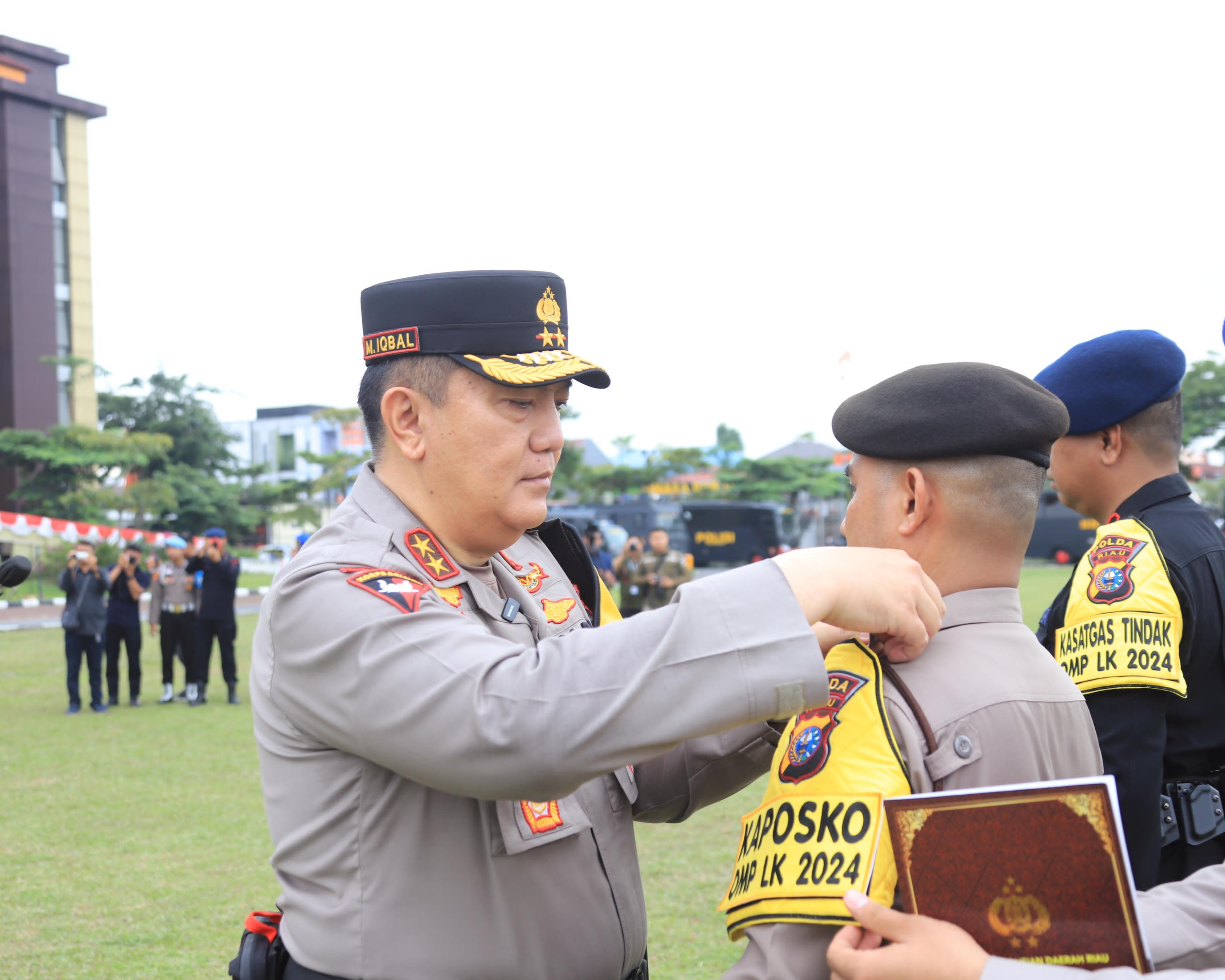 Kapolda Riau Pimpin Apel Gelar Pasukan Operasi Mantap Praja Lancang Kuning Tahun 2024