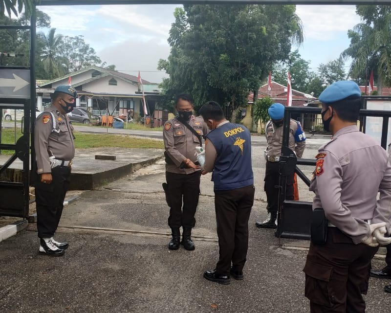 Antisipasi Penyebaran Covid-19, Polres Kampar Lakukan Razia Penggunaan Masker Bagi Anggotanya