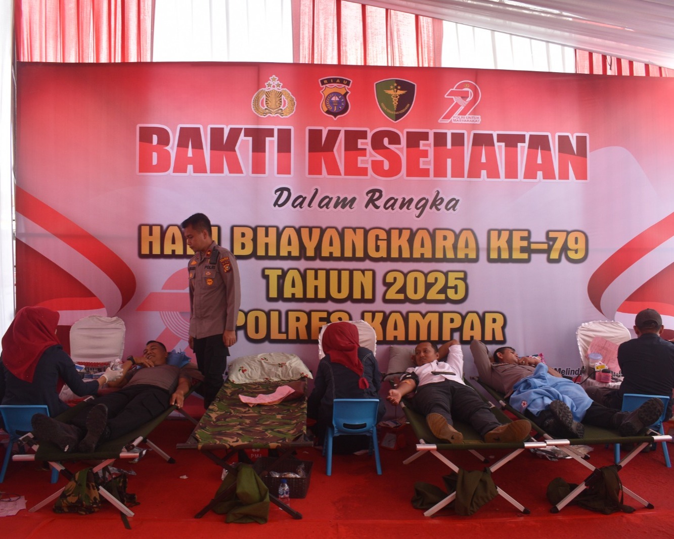 Polres Kampar Berbagi di Hari Bhayangkara Ke-79, Donor Darah, Pengobatan Gratis, dan Khitanan Massal