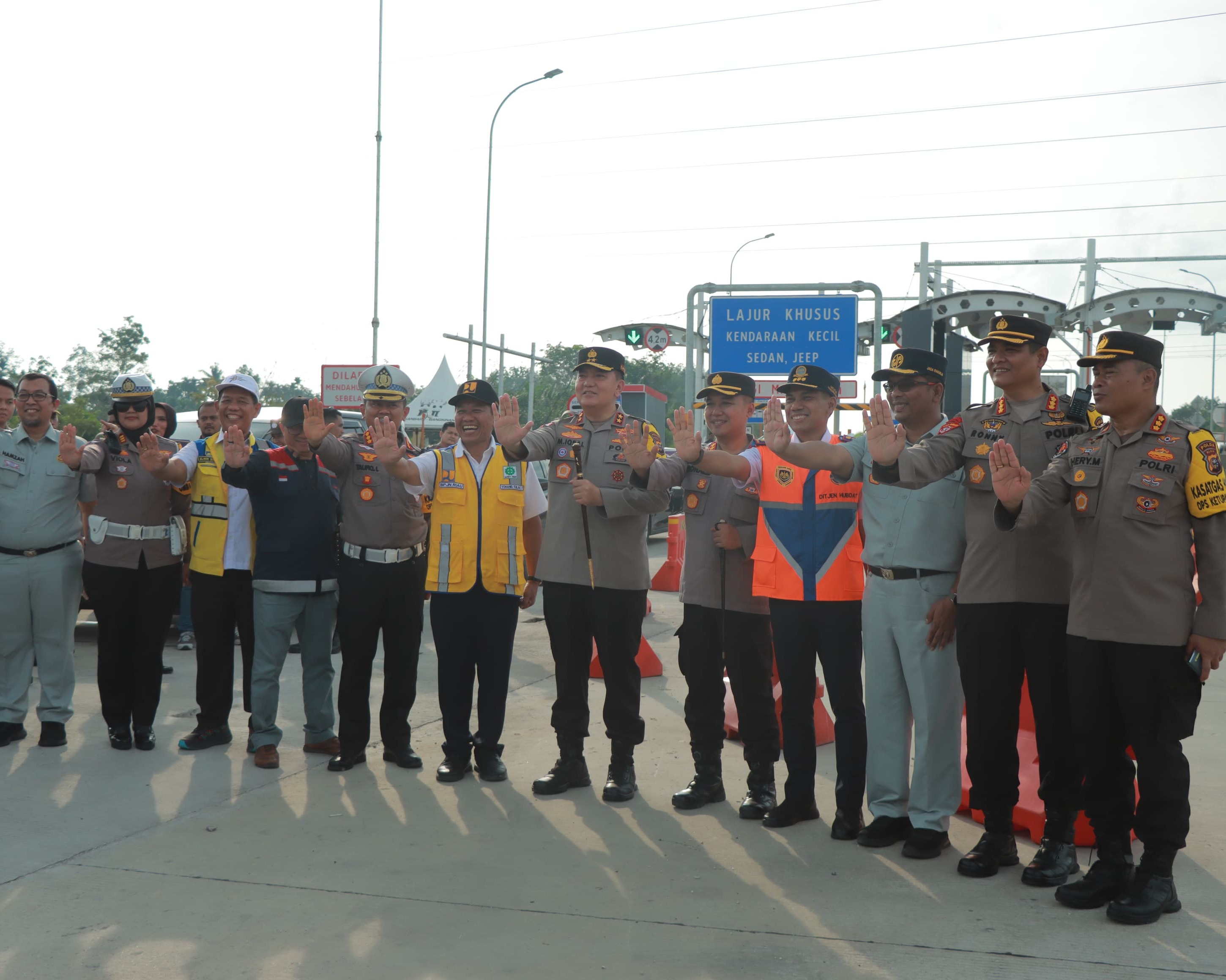 Kapolres Kampar Terima Kunjungan Kapolda Riau Untuk Cek Pos PAM Jalan Tol XIII Koto Kampar