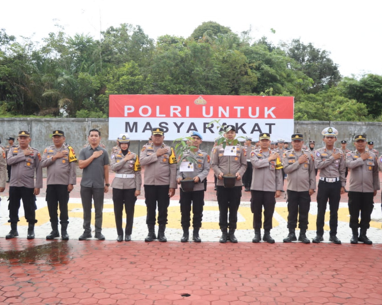 Polres Rohul Dukung Program Environment Ethic Kapolda Riau Dengan Aksi Nyata Peduli Lingkungan