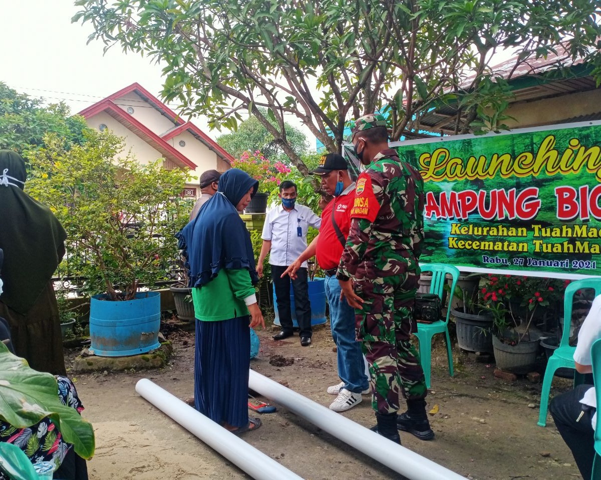 Babinsa Kodim 0301/PBR Laksanakan Kegiatan Launching Kampung Biopori di Kelurahan Tuah Madani