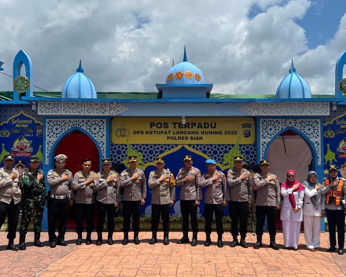 Wakapolres Sambut Tim Pengawasan Operasi Ketupat 2025 Di Pos Pam Terpadu Polsek Siak