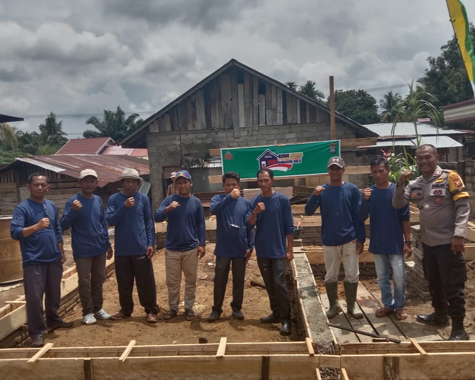 Kapolres Inhu Letakan Batu Pertama Program BERSIH Ke-13 di Batang Peranap