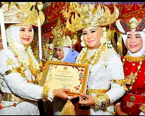 Pakaian Adat Suku Lampung Adalah - Baju Adat Tradisional