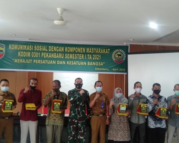 Pasi Intel Kodim 0301/PBR Hadir Serta Buka Kegiatan Komsos Dengan Komponen Masyarakat Kodim 0301/PBR Semester I TA 2021, 'Merajut Persatuan dan Kesatuan Bangsa' di Aula Kantor Camat Sail