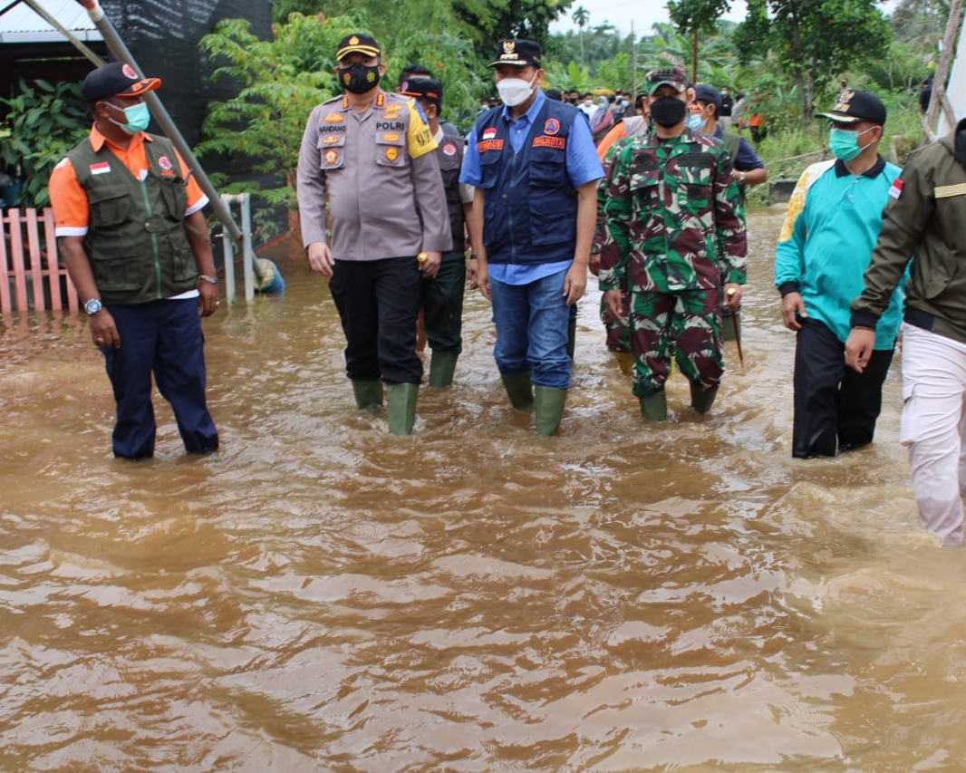 Dandim 0301/PBR Bersama Forkopimda Tinjau Lokasi Banjir
