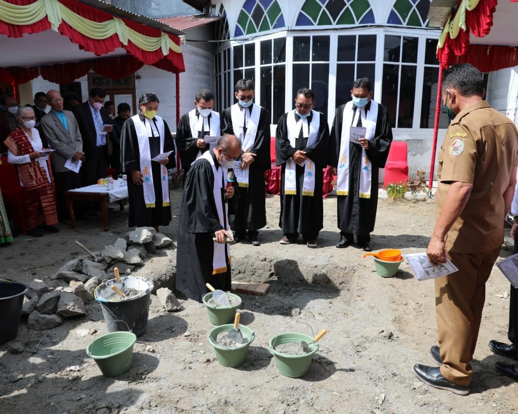 Bupati Taput Hadiri Peletakan Batu Pertama Pembangunan Gedung Jemaat Khusus GKPI Tarutung Kota
