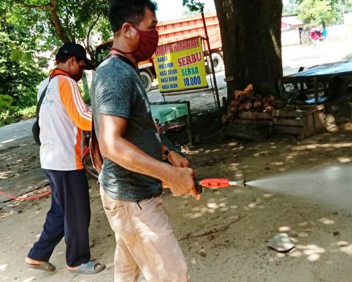 Cegah Penyebaran Virus Corona, Kampung Agung Dalam Tulang Bawang Lakukan Penyemprotan Disenfektan