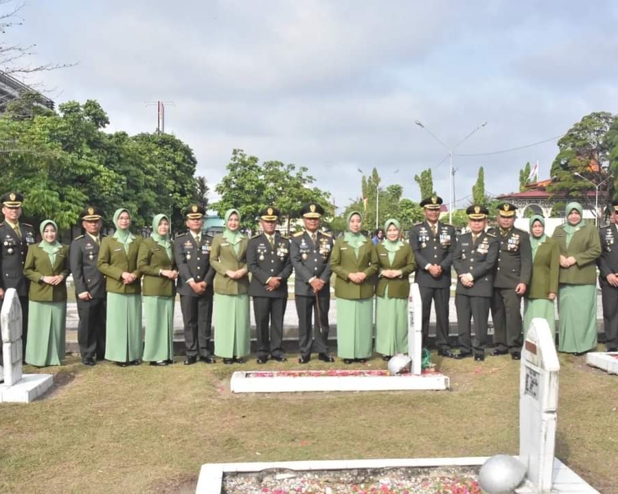 Jelang HUT TNI Ke-79, Danrem 031/WB Ziarah Nasional di TMP Kusuma Dharma