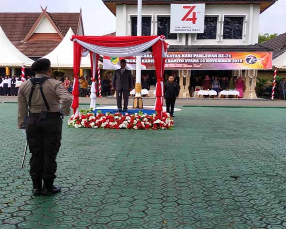 Pemkab Barito Utara Mengadakan Apel Gabungan Memperingati Hari Pahlawan ke 74