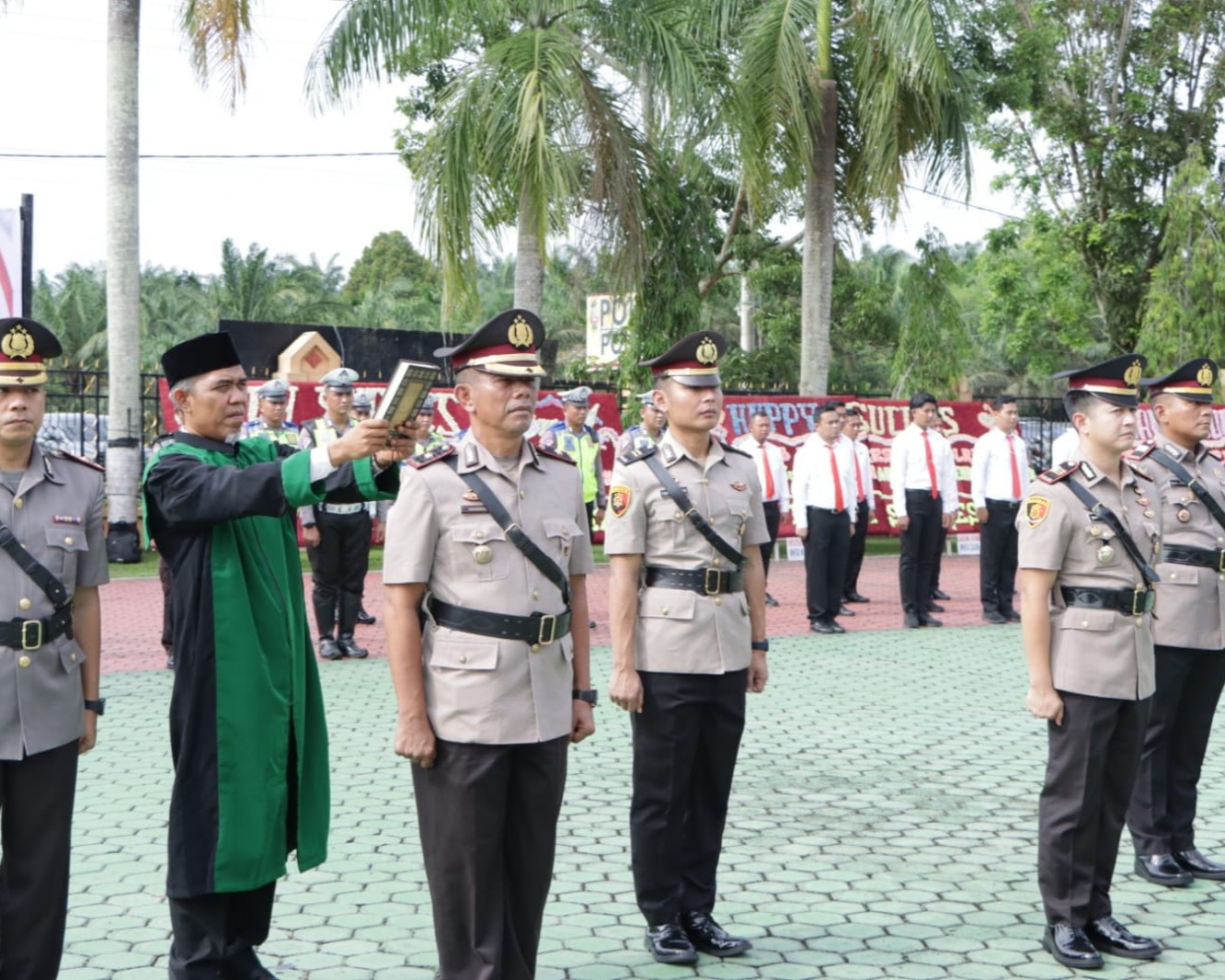 Kapolres Siak AKBP Asep Sujarwadi Pimpin Upacara Sertijab Kasat Reskrim dan Kapolsek Tualang Serta Penyerahan Jabatan Kasi Propam