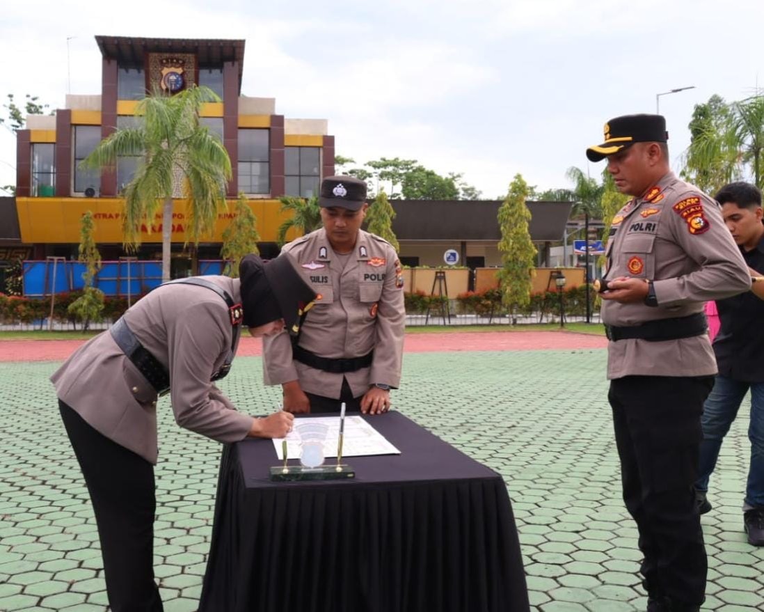 Kapolres Pimpin Upacara Sertijab Wakapolres Siak