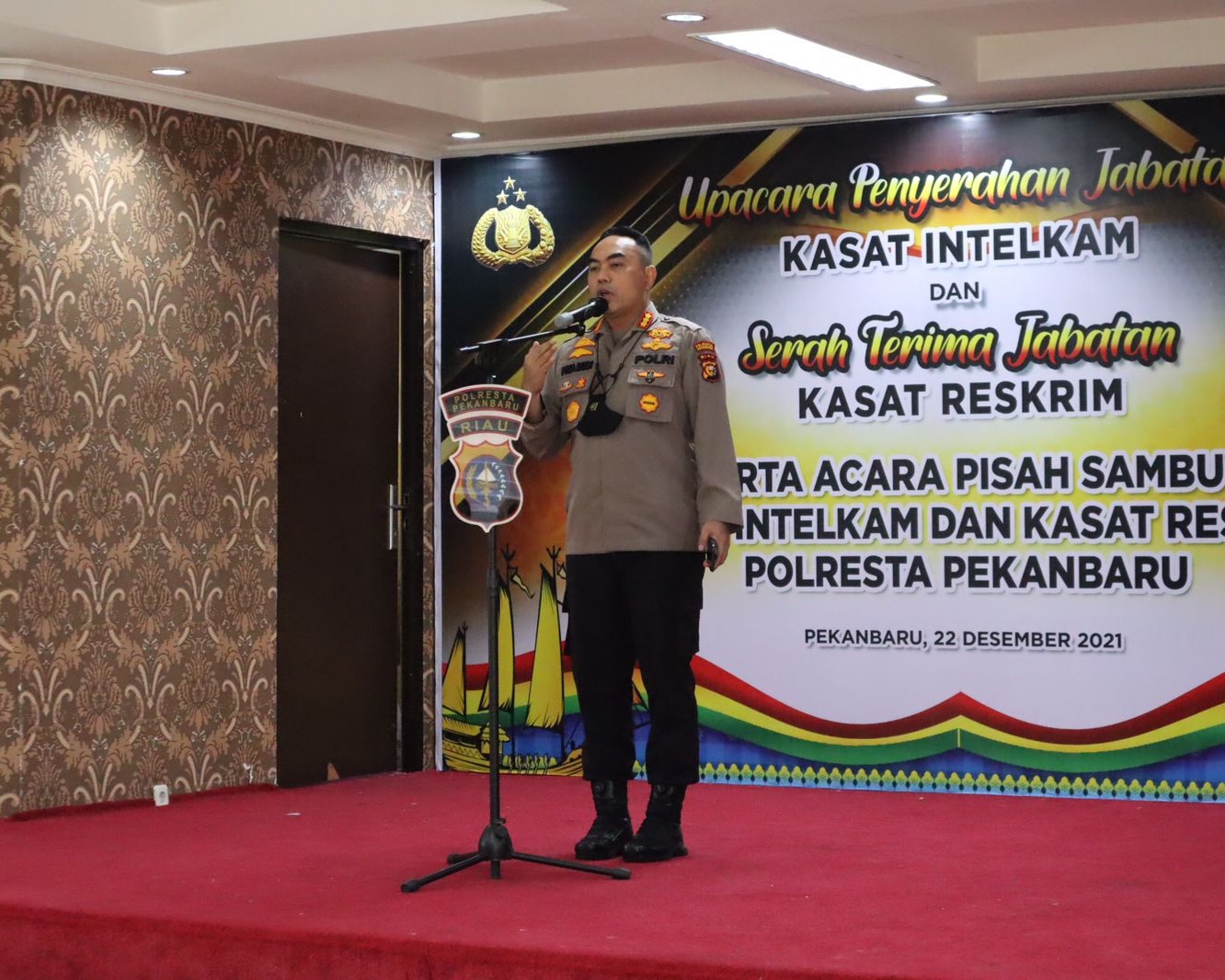 Kapolresta Pekanbaru Pimpin Upacara Serah Terima Jabatan Kasat Intelkam Dan Kasat Reskrim