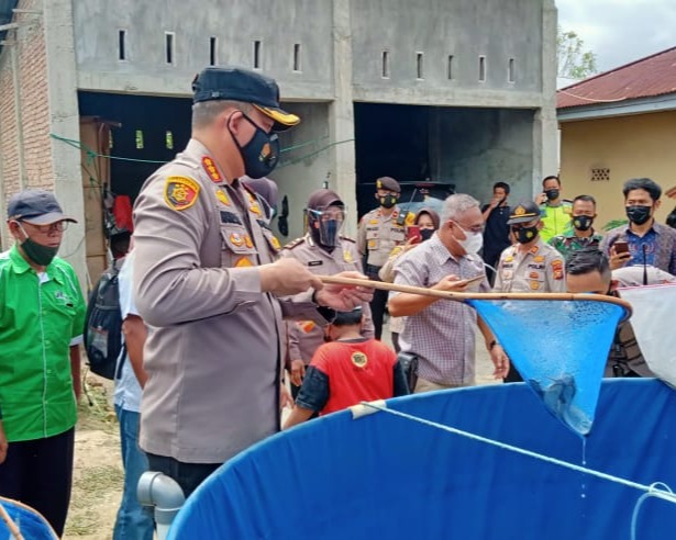 Kapolresta Pekanbaru Sambangi Kampung Tangguh Nusantara Budi Daya Ikan Lele di Kelurahan Tanjung Rhu