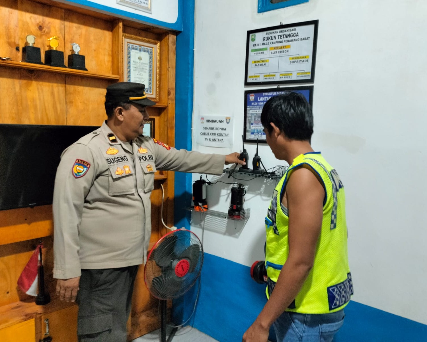 Cegah Gangguan Kamtibmas, Tengah Malam Polsek Tualang Intensifkan Pengecekan Pos Kamling