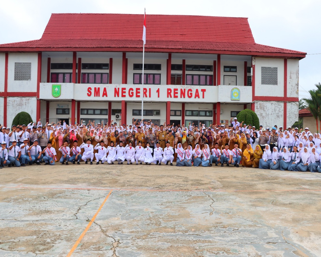 Jadi Inspektur Upacara Di SMA Negeri 1 Rengat, Ini Pesan Kapolres Inhu AKBP Dody Wirawijaya