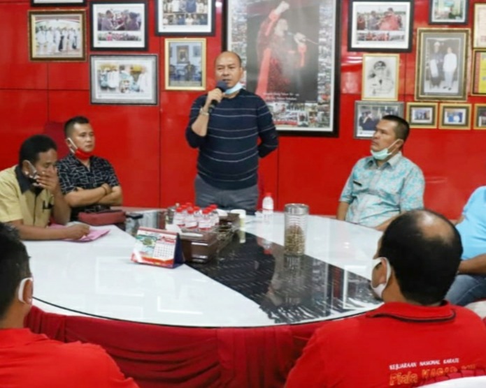 Bupati Taput Berikan Bahan Pangan Kepada 64 Pelatih Karate Dan Bantuan Tahap Kedua Bagi 501 Mahasiswa Asal Luar Tapanuli Utara