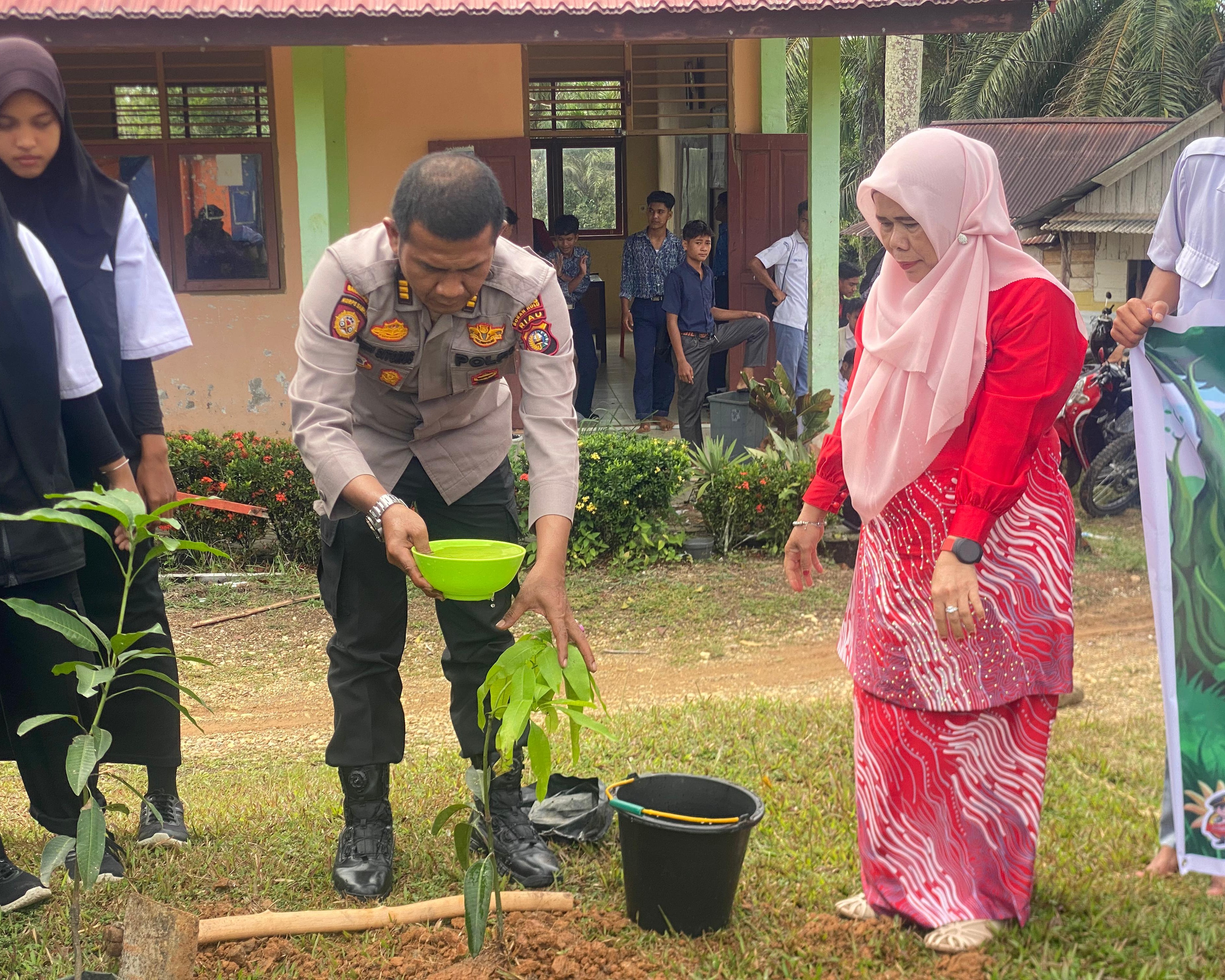 Bagian SDM Polres Rohul Gelar Sosialisasi Program 'Green Policing' Ke SMAN 2 Rambah
