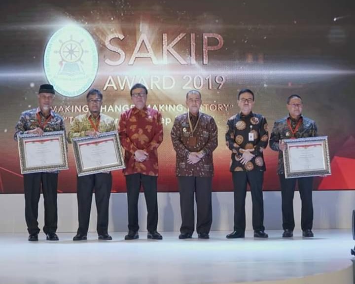Keren! Walikota Padang Terima Penghargaan Akuntabilitas Kinerja 2019 
