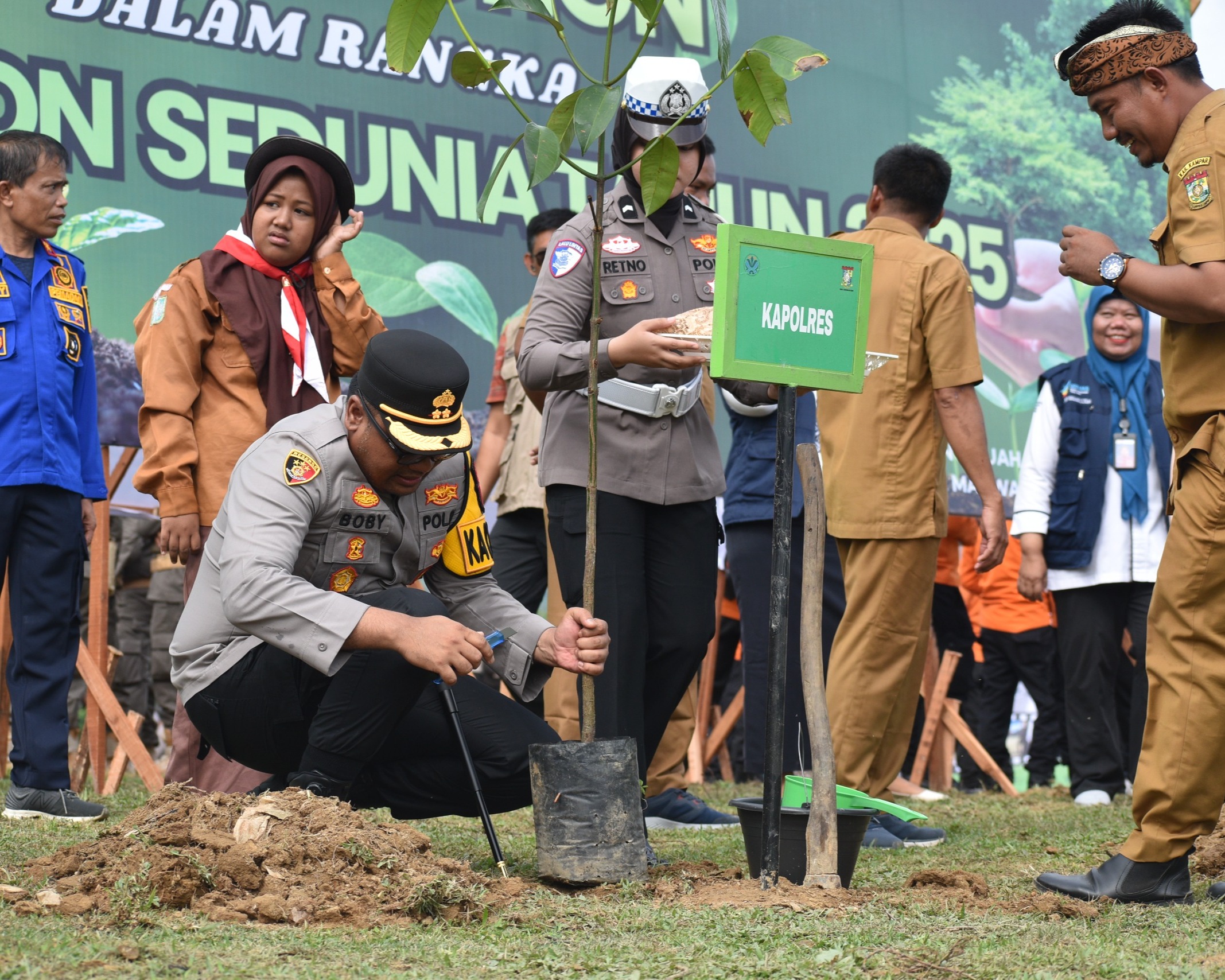 Hari Pohon Sedunia, Kapolres Kampar 'Jadi Irup', Ajak Masyarakat 'Jaga Alam' Untuk Masa Depan Anak Cucu