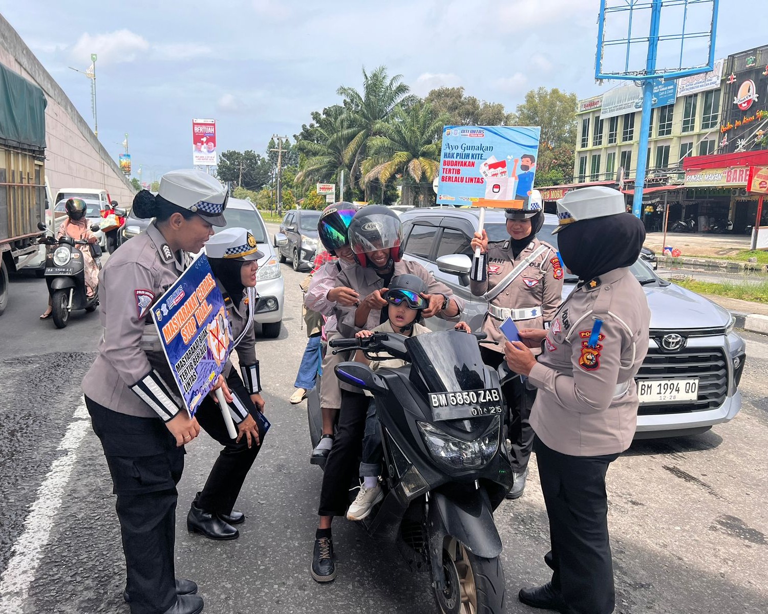 Hari Ke-3 Operasi Zebra Lancang Kuning Tahun 2024, Tim Satgas Preemtif Sasar Pengendara di Kawasan Traffic Light Pasar Pagi Arengka