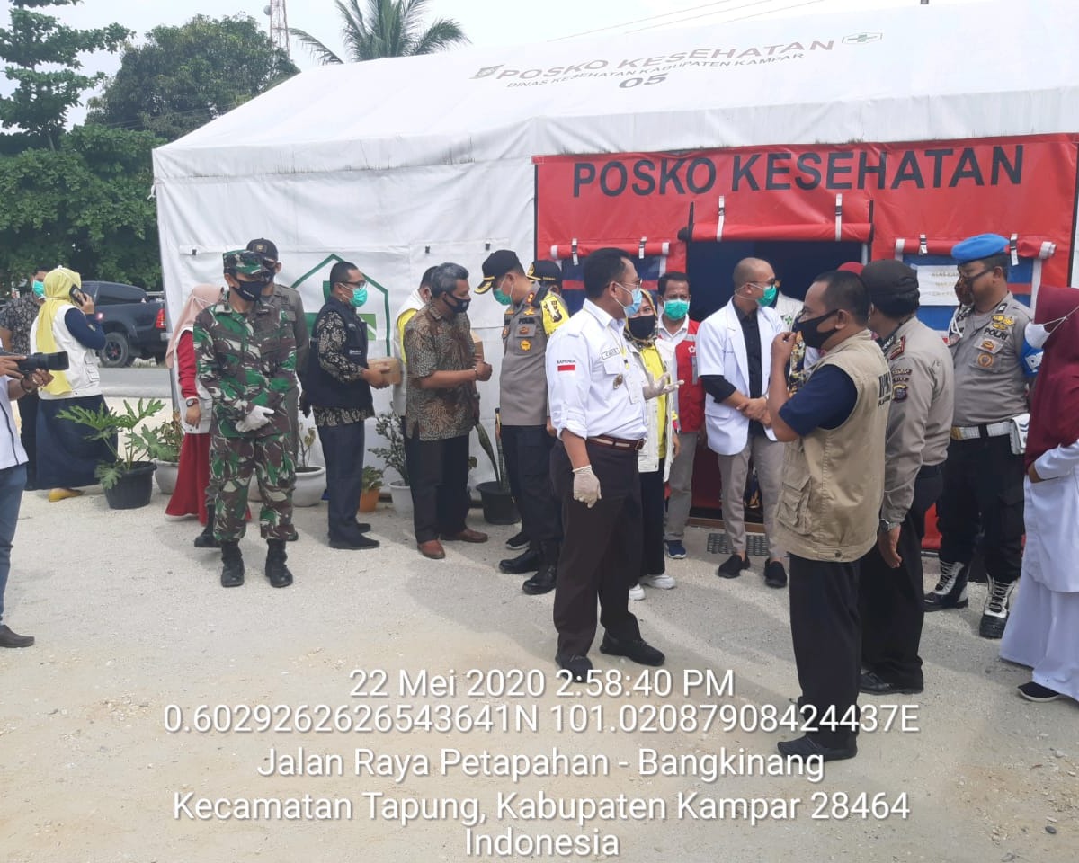 Bupati Kampar Bersama Kapolres Kunjungi Pos Check Point Penanggulangan Covid-19 di Simpang Petapahan Tapung