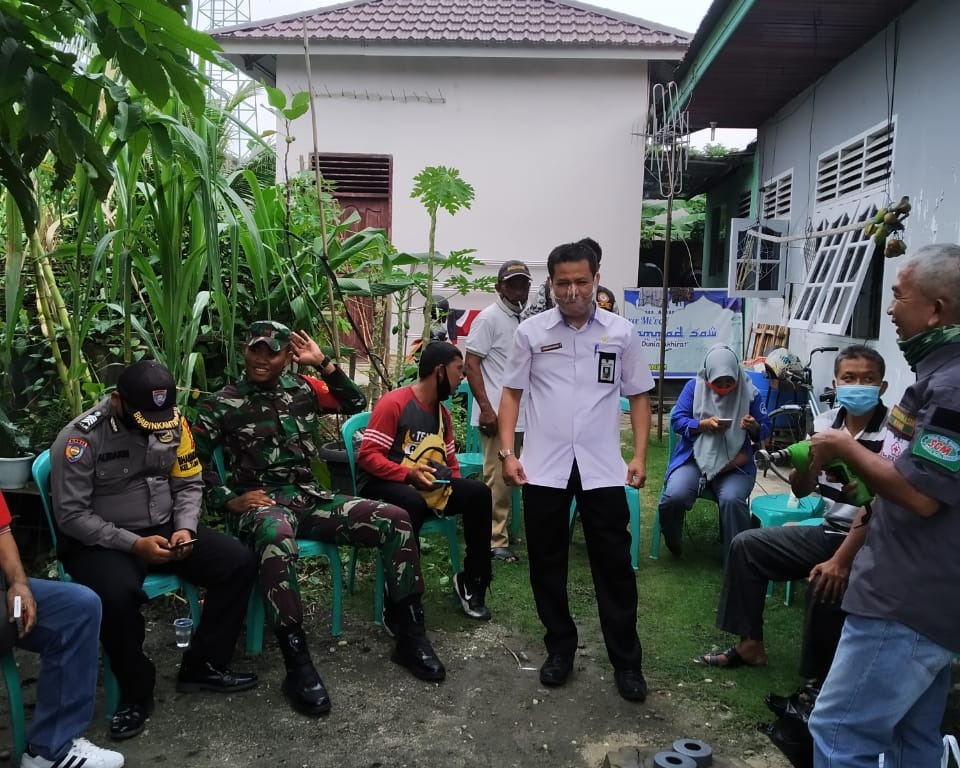 Babinsa Kodim 0301/PBR Laksanakan Kegiatan Launching Kampung Biopori di Kelurahan Tuah Madani