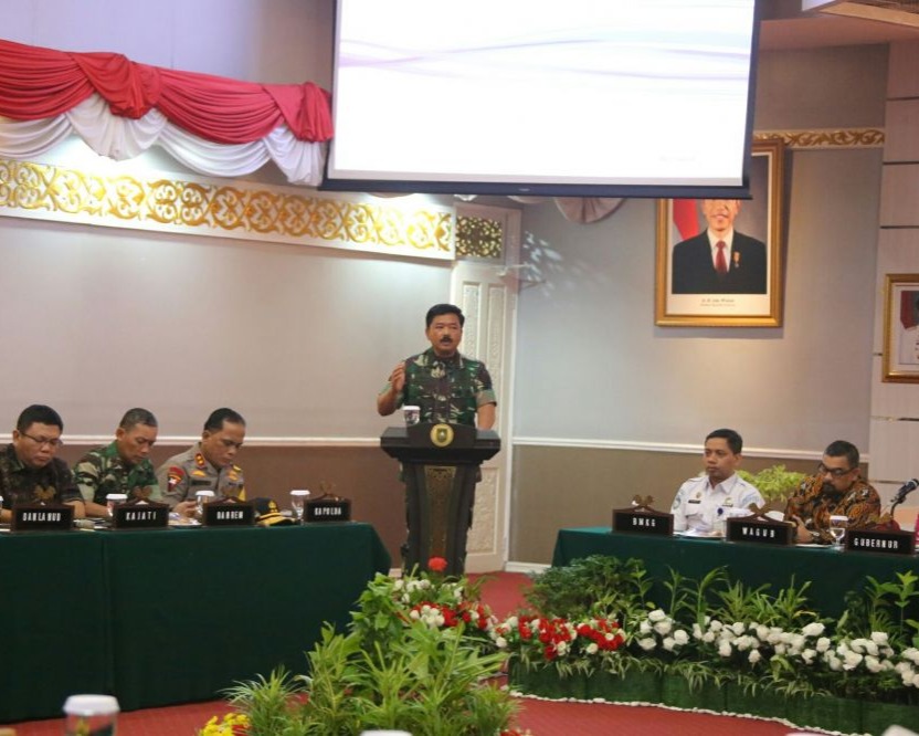 Panglima TNI Kerahkan Pesawat Untuk Hujan Buatan